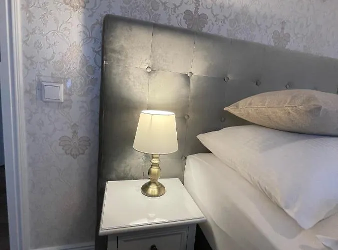 Kolossos Zum Sporthafen Neuss