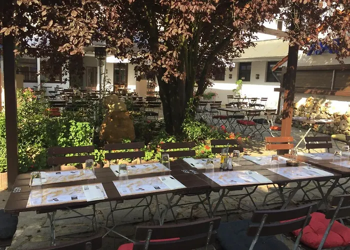 Kolossos Zum Sporthafen Neuss